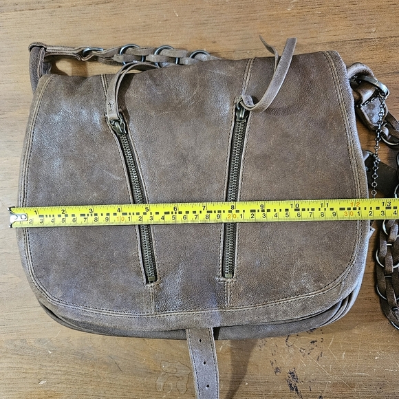 Pablo - Made in France - Brown Leather Messenger Style Crossbody Bag - Picture 14 of 16
